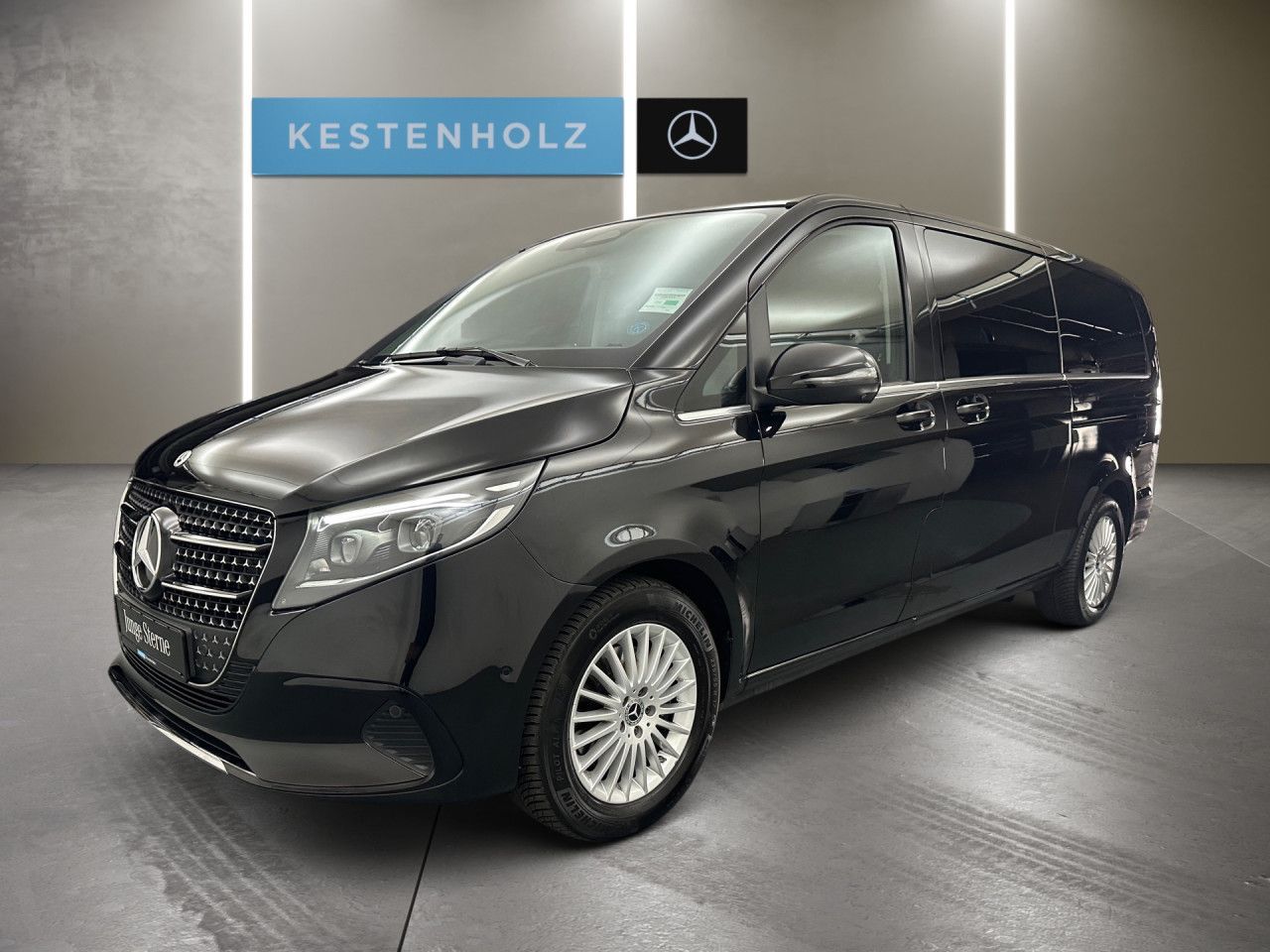 Mercedes-Benz V 300 2025 г. Чёрный, пробег 21401 км