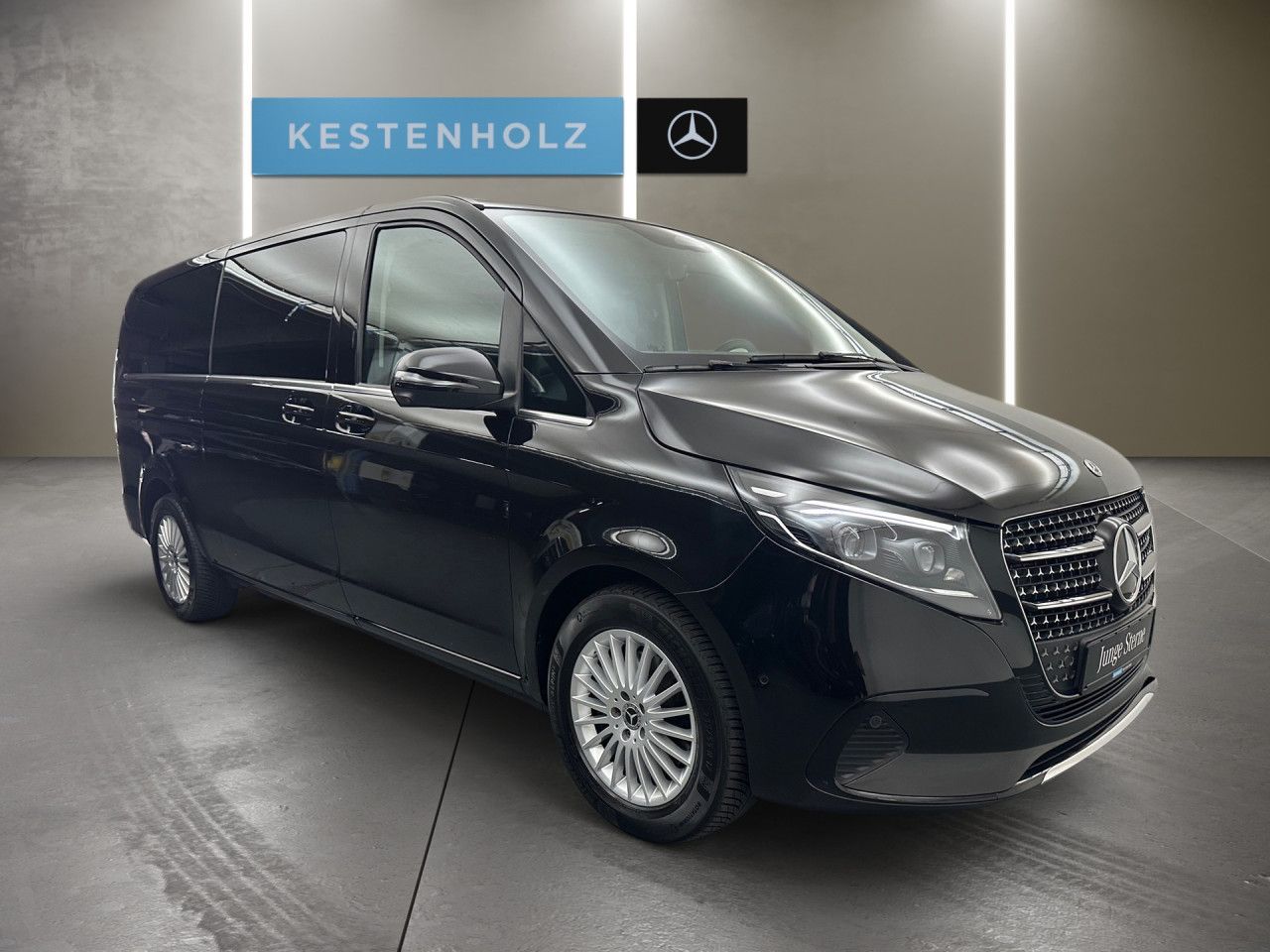 Mercedes-Benz V 300 2025 г. Чёрный, пробег 21401 км