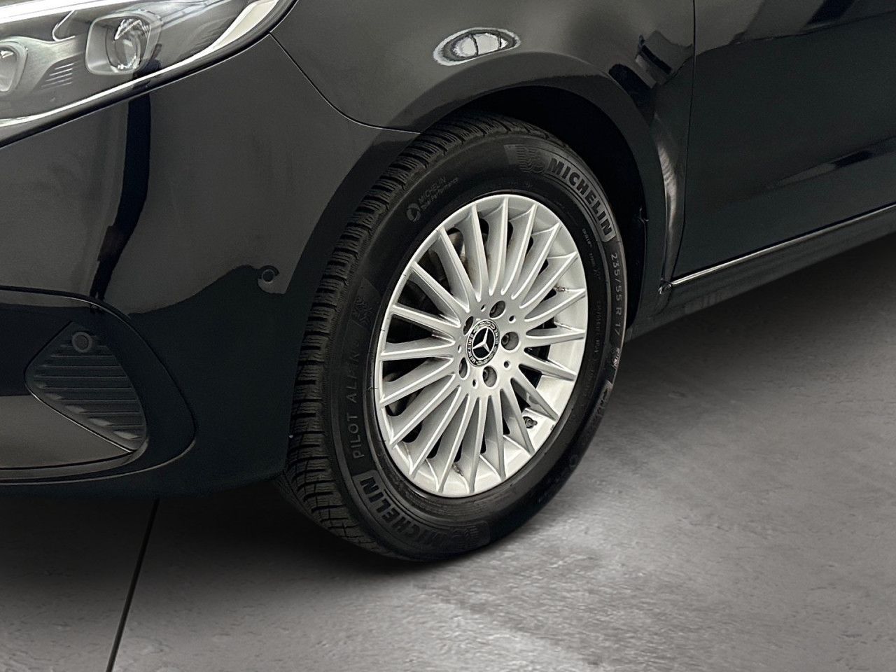 Mercedes-Benz V 300 2025 г. Чёрный, пробег 21401 км
