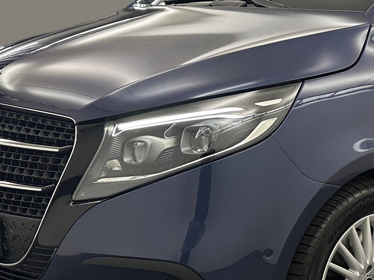 Mercedes-Benz V 250 2025 г. Синий, пробег 9707 км