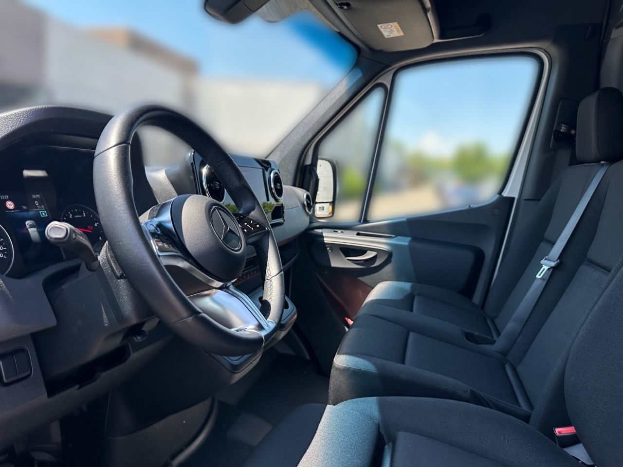 Mercedes-Benz SPRINTER 2025 г. Белый, пробег 43699 км