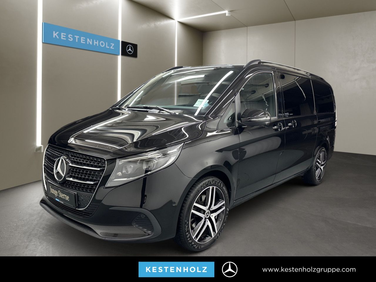 Mercedes-Benz V 300 2024 г. Чёрный, пробег 31700 км