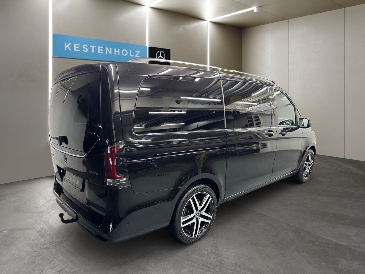 Mercedes-Benz V 300 2024 г. Чёрный, пробег 31700 км