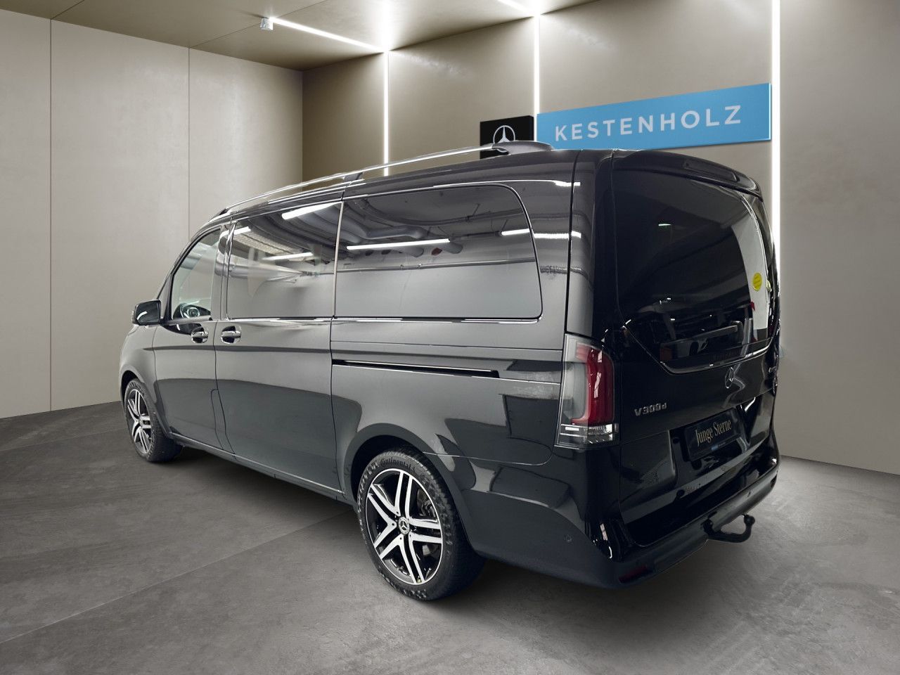Mercedes-Benz V 300 2024 г. Чёрный, пробег 31700 км