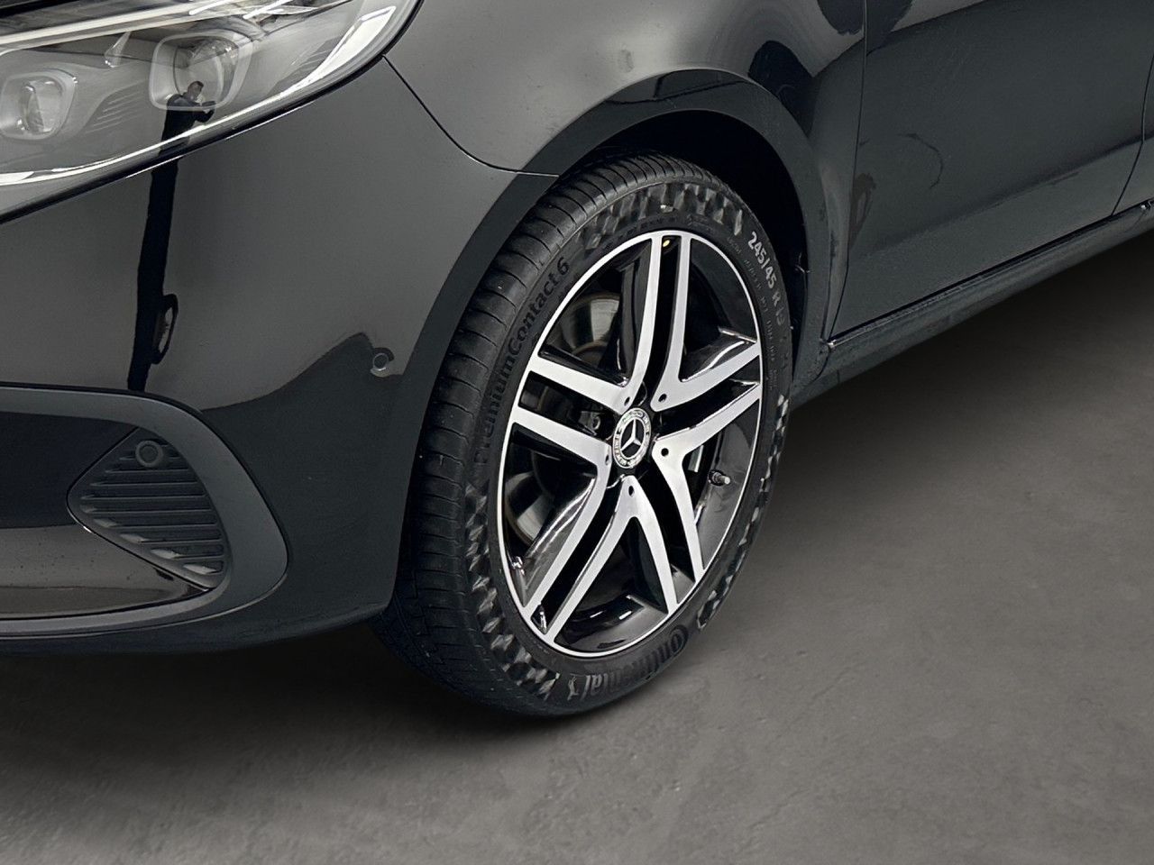 Mercedes-Benz V 300 2024 г. Чёрный, пробег 31700 км