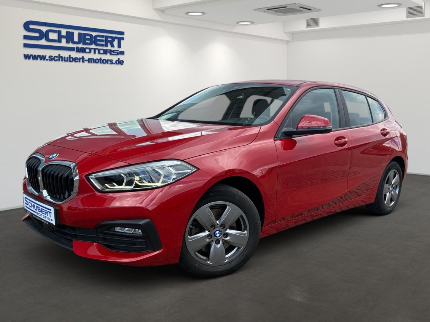 BMW 118 2023 г. Красный, пробег 47390 км
