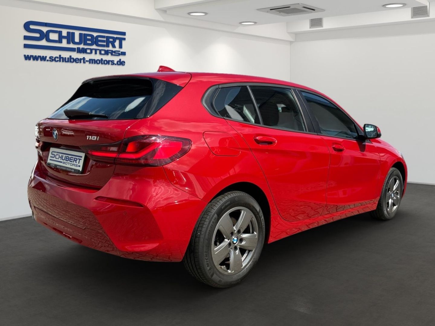 BMW 118 2023 г. Красный, пробег 47390 км