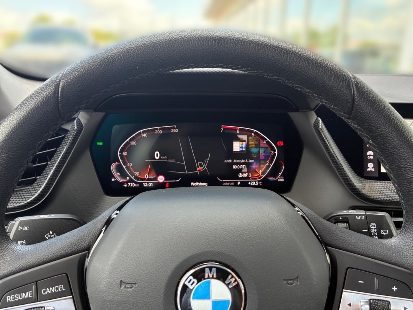 BMW 118 2023 г. Красный, пробег 47390 км