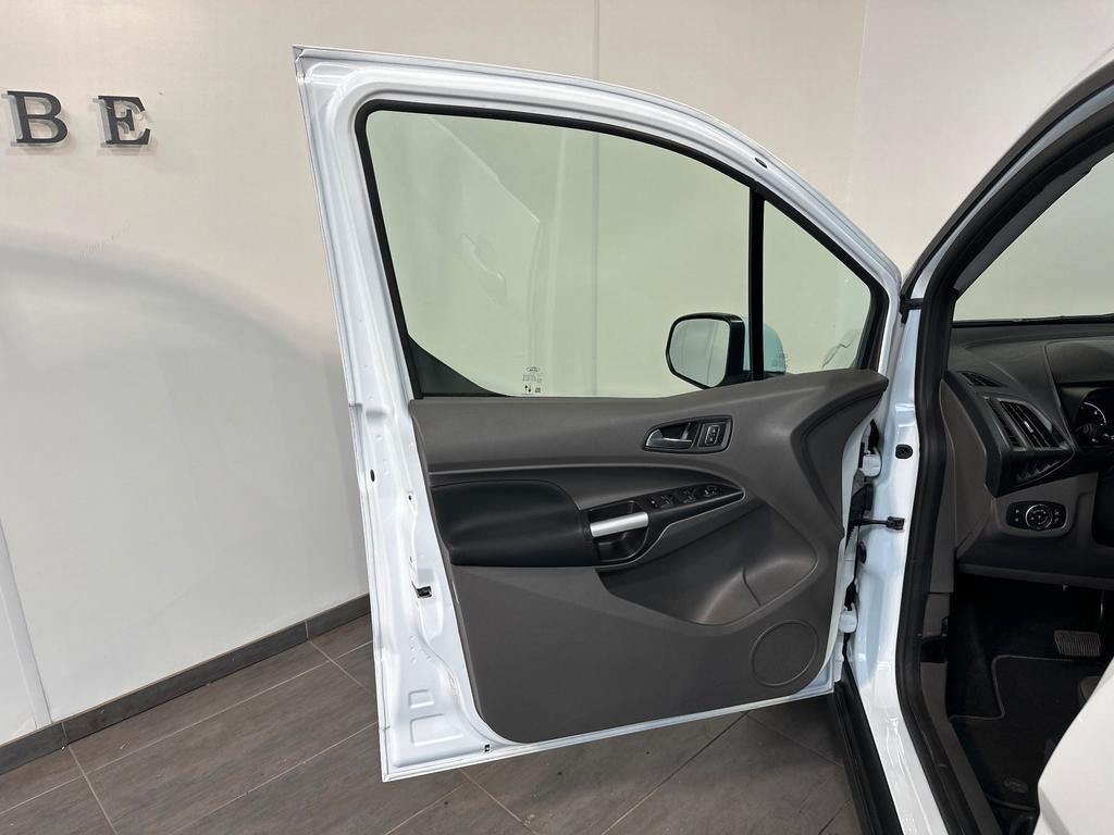 Ford GRAND TOURNEO 2022 г. Белый, пробег 59750 км