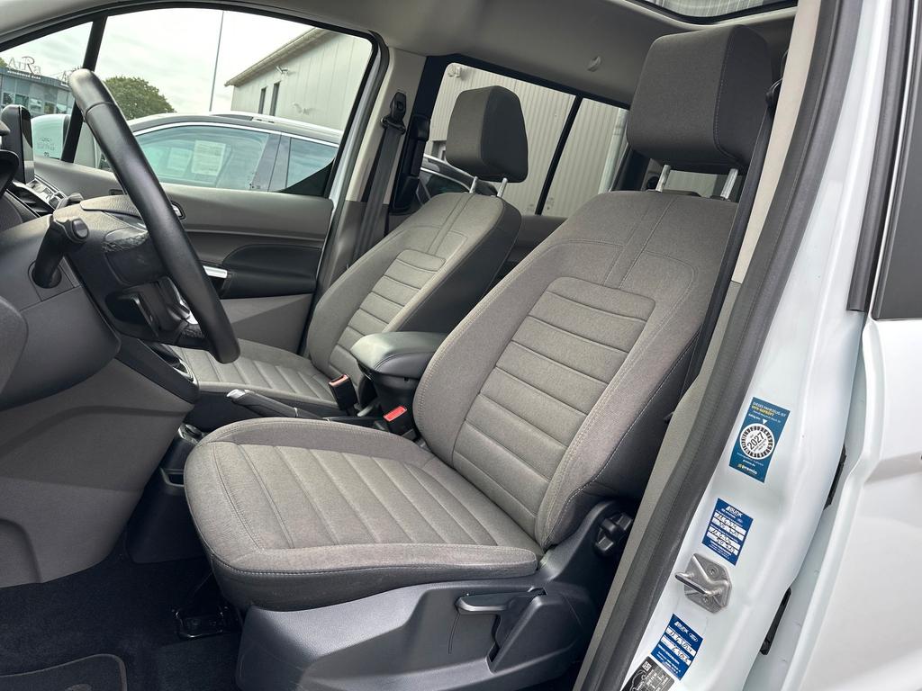 Ford GRAND TOURNEO 2022 г. Белый, пробег 59750 км