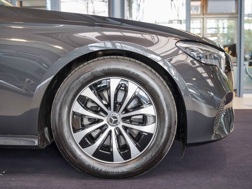 Mercedes-Benz E 220 2024 г. Серый, пробег 30783 км
