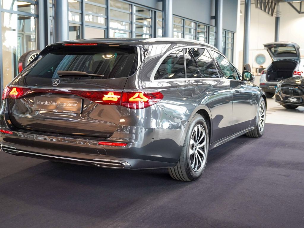 Mercedes-Benz E 220 2024 г. Серый, пробег 30783 км