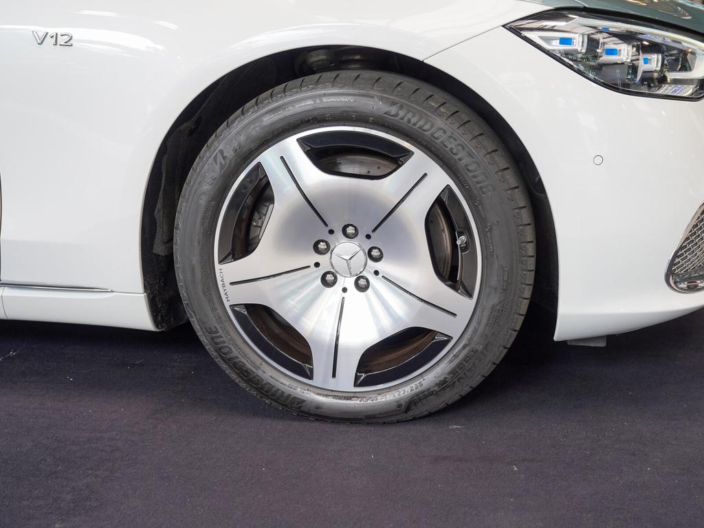 Mercedes-Benz S 680 2024 г. Белый, пробег 27996 км