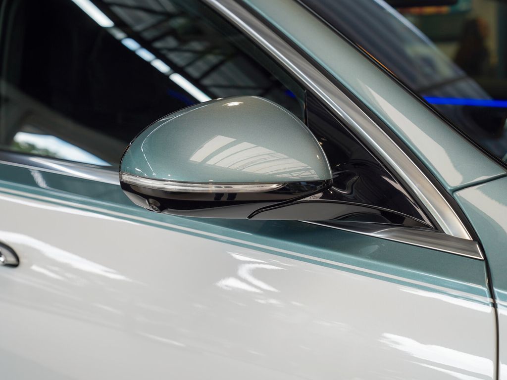 Mercedes-Benz S 680 2024 г. Белый, пробег 27996 км