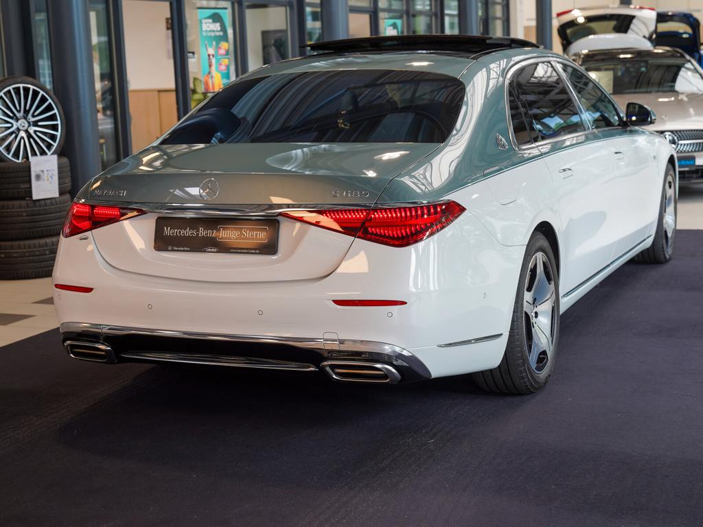 Mercedes-Benz S 680 2024 г. Белый, пробег 27996 км