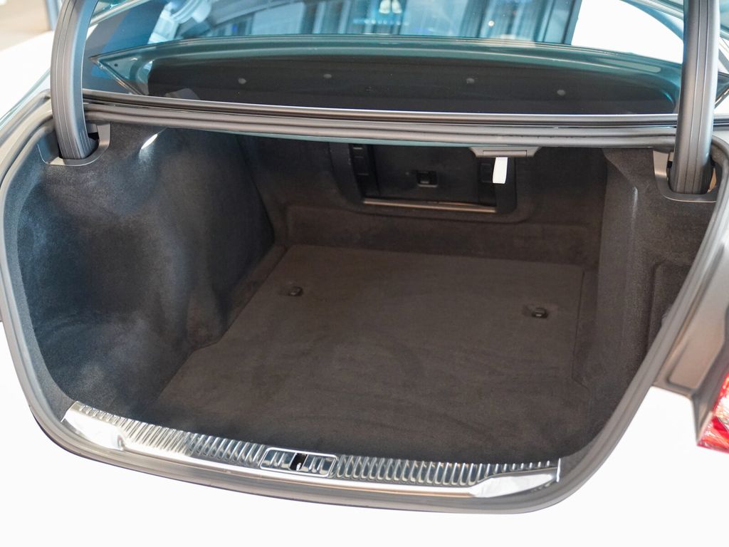 Mercedes-Benz S 680 2024 г. Белый, пробег 27996 км