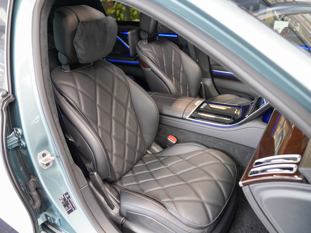 Mercedes-Benz S 680 2024 г. Белый, пробег 27996 км