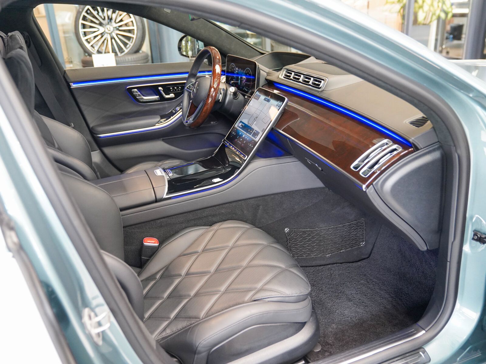 Mercedes-Benz S 680 2024 г. Белый, пробег 27996 км