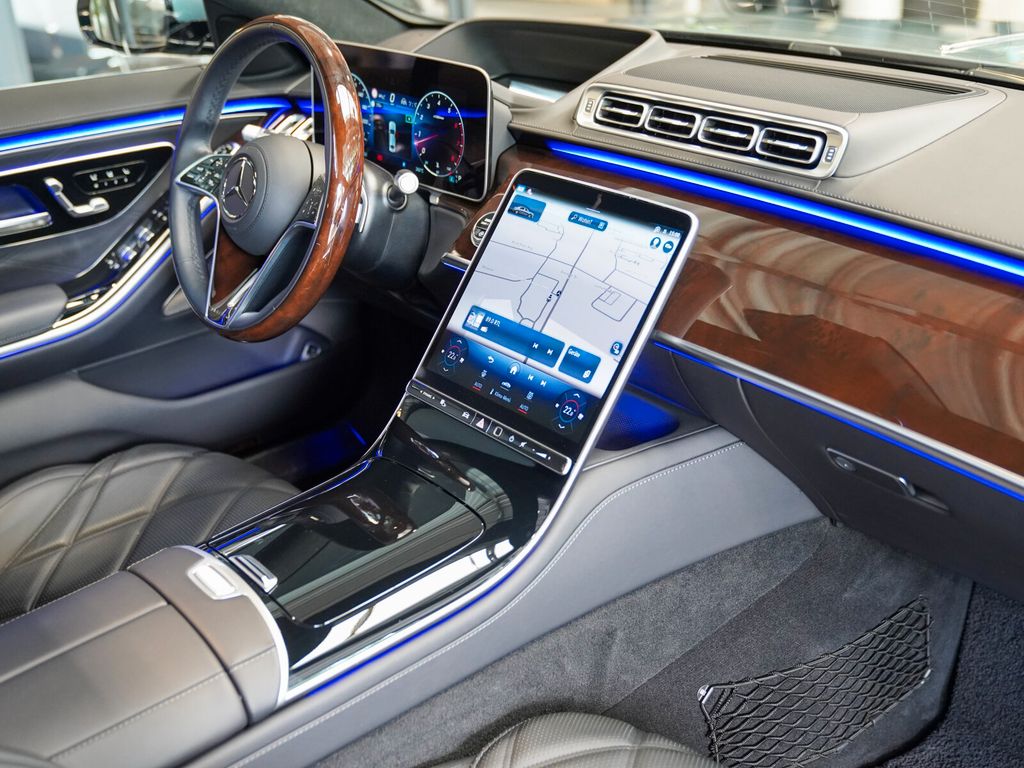 Mercedes-Benz S 680 2024 г. Белый, пробег 27996 км