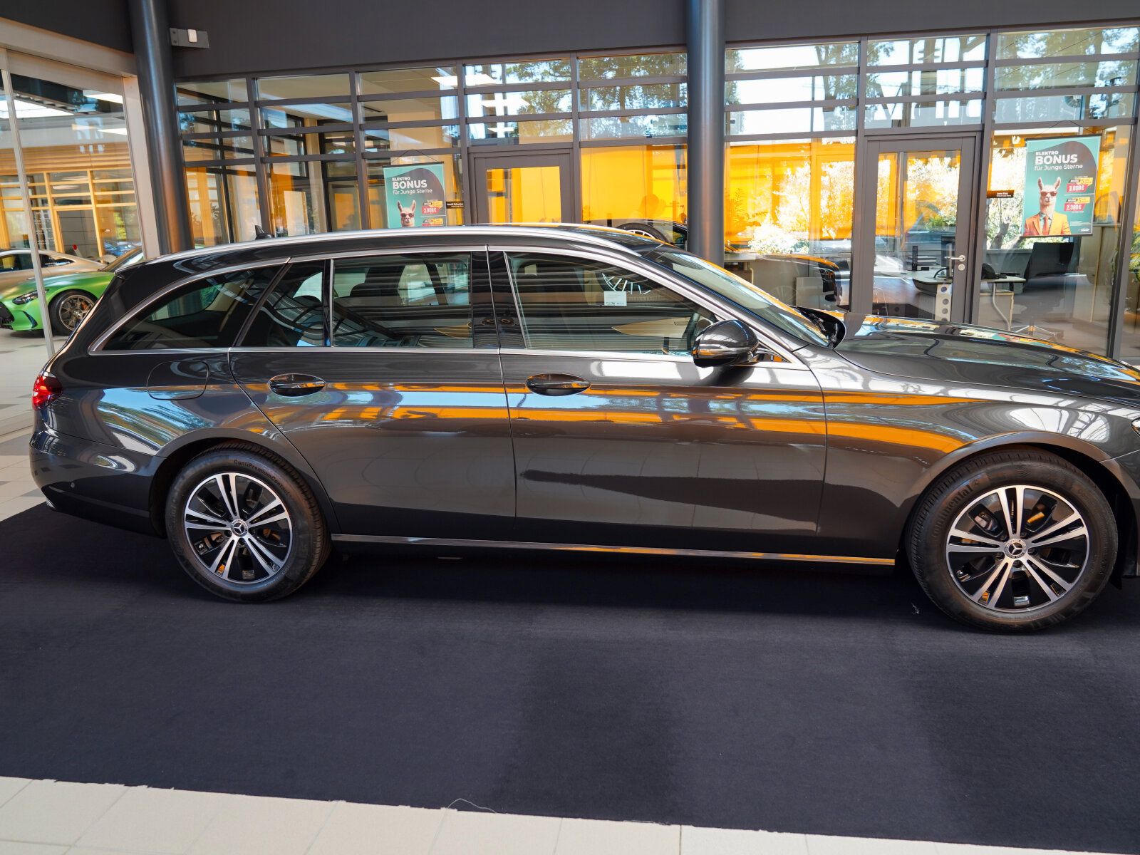 Mercedes-Benz E 220 2023 г. Серый, пробег 35737 км