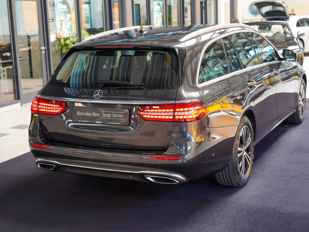 Mercedes-Benz E 220 2023 г. Серый, пробег 35737 км