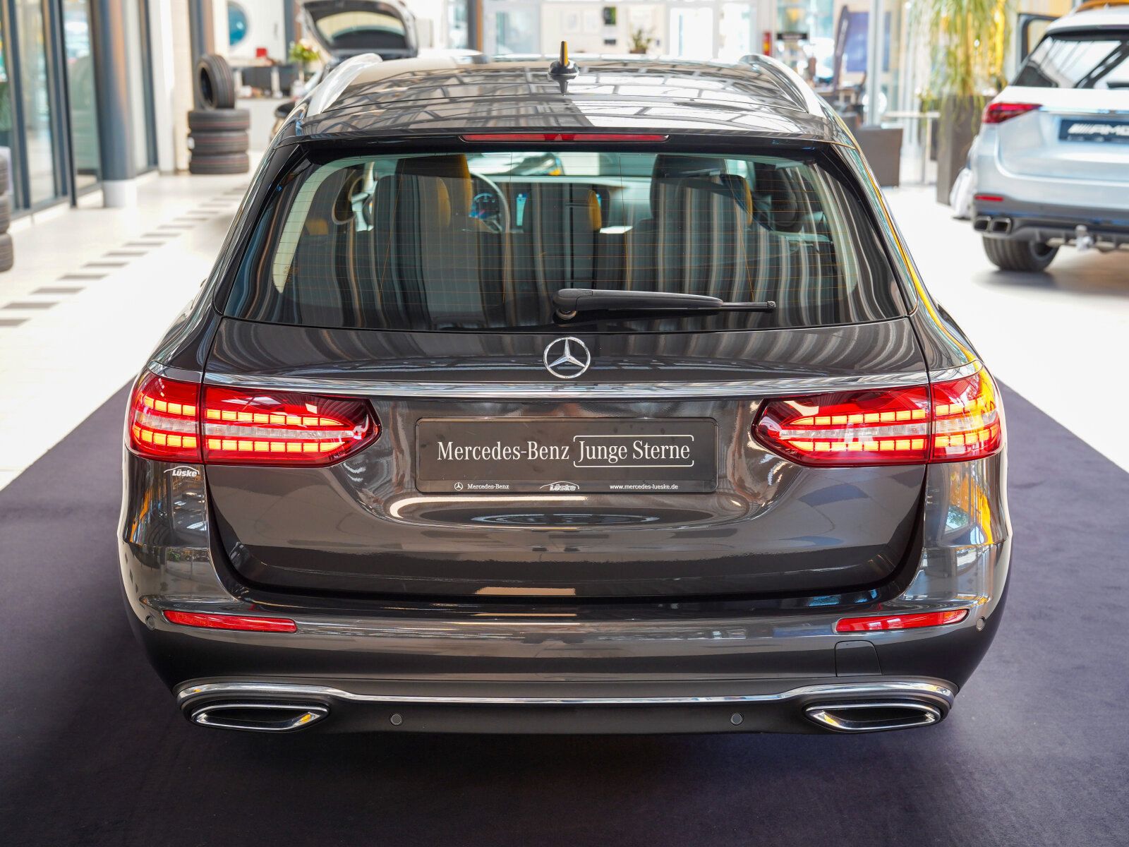 Mercedes-Benz E 220 2023 г. Серый, пробег 35737 км