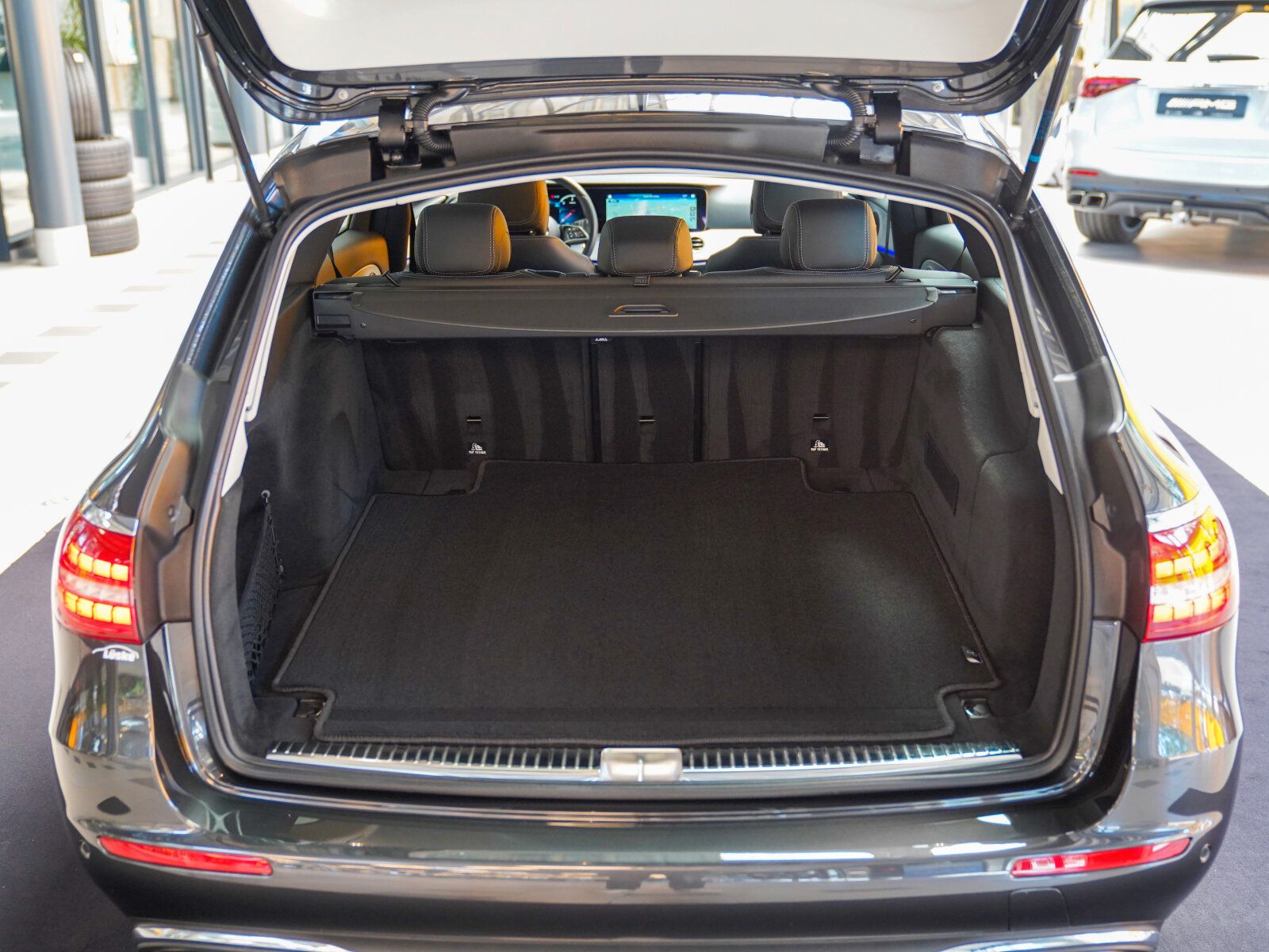 Mercedes-Benz E 220 2023 г. Серый, пробег 35737 км