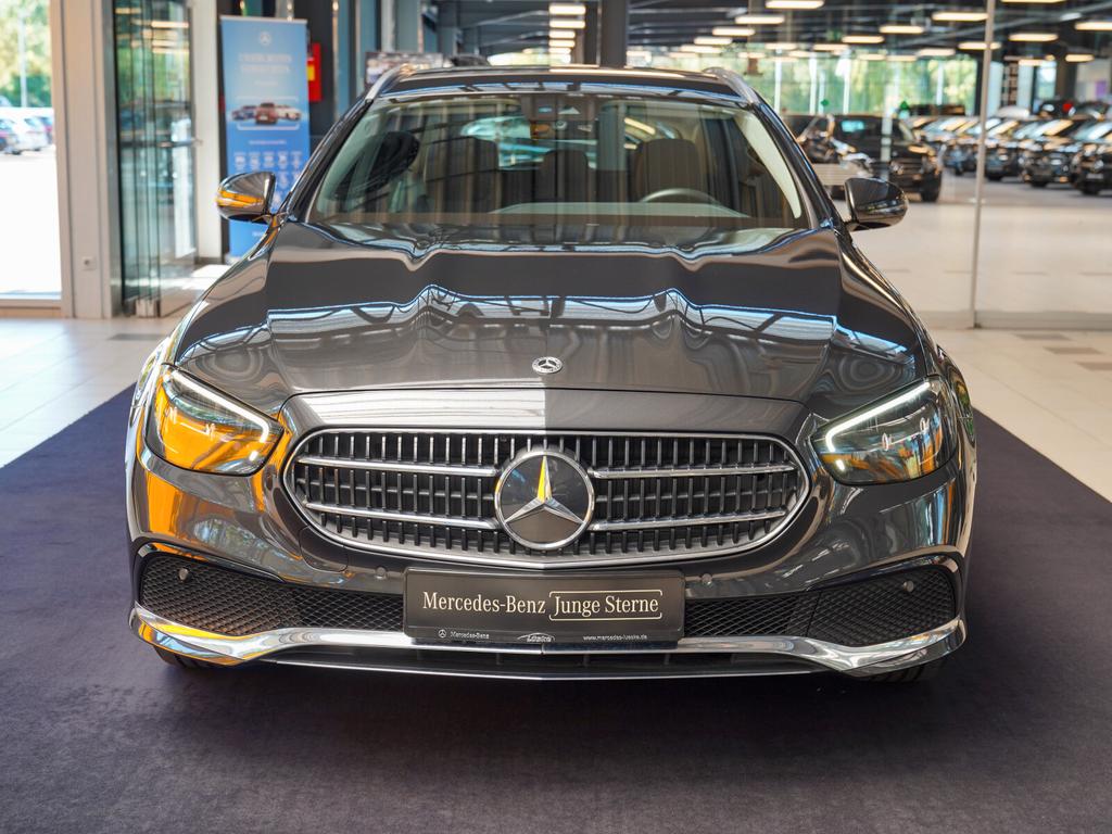 Mercedes-Benz E 220 2023 г. Серый, пробег 35737 км