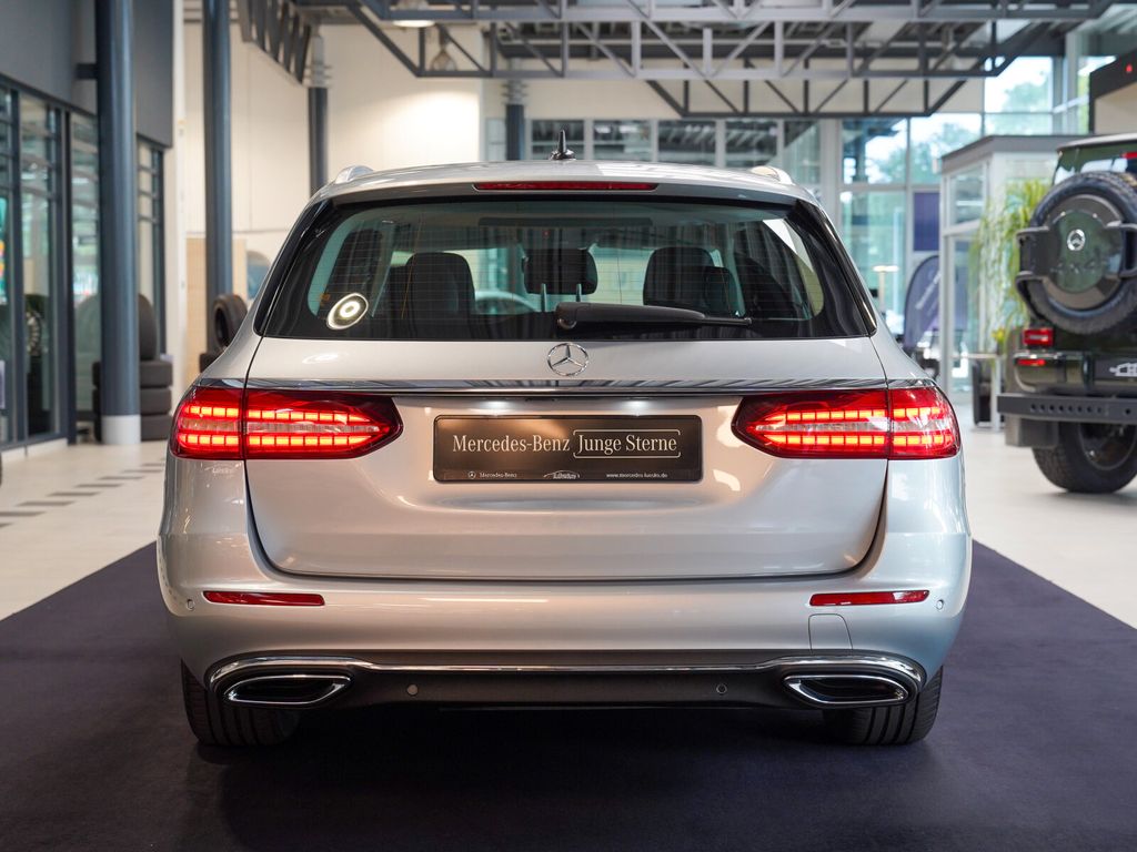 Mercedes-Benz E 220 2023 г. Серебристый, пробег 56727 км