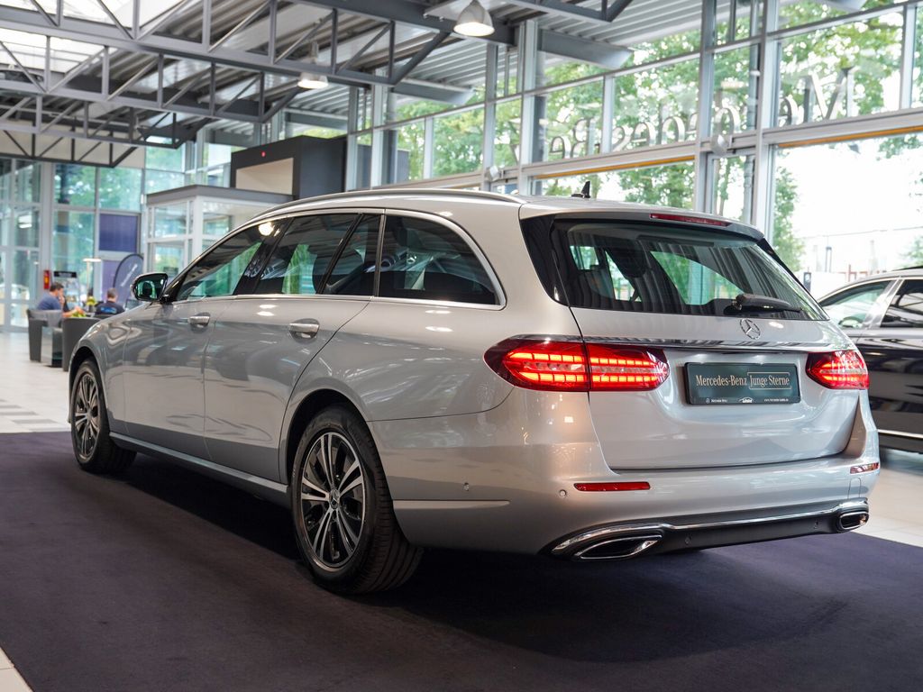 Mercedes-Benz E 220 2023 г. Серебристый, пробег 56727 км