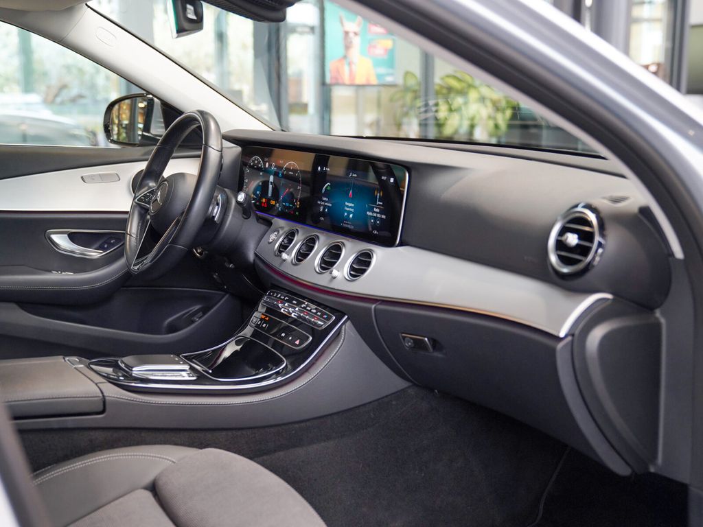 Mercedes-Benz E 220 2023 г. Серебристый, пробег 56727 км