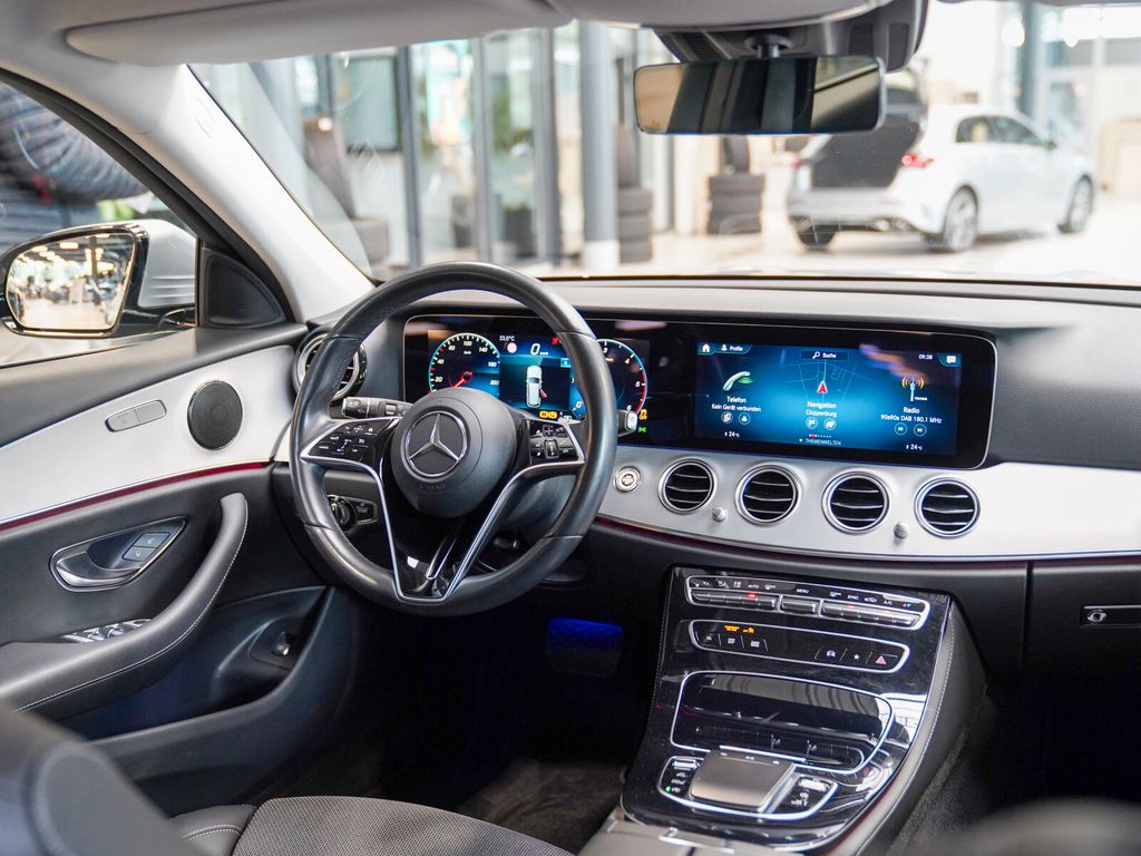 Mercedes-Benz E 220 2023 г. Серебристый, пробег 56727 км