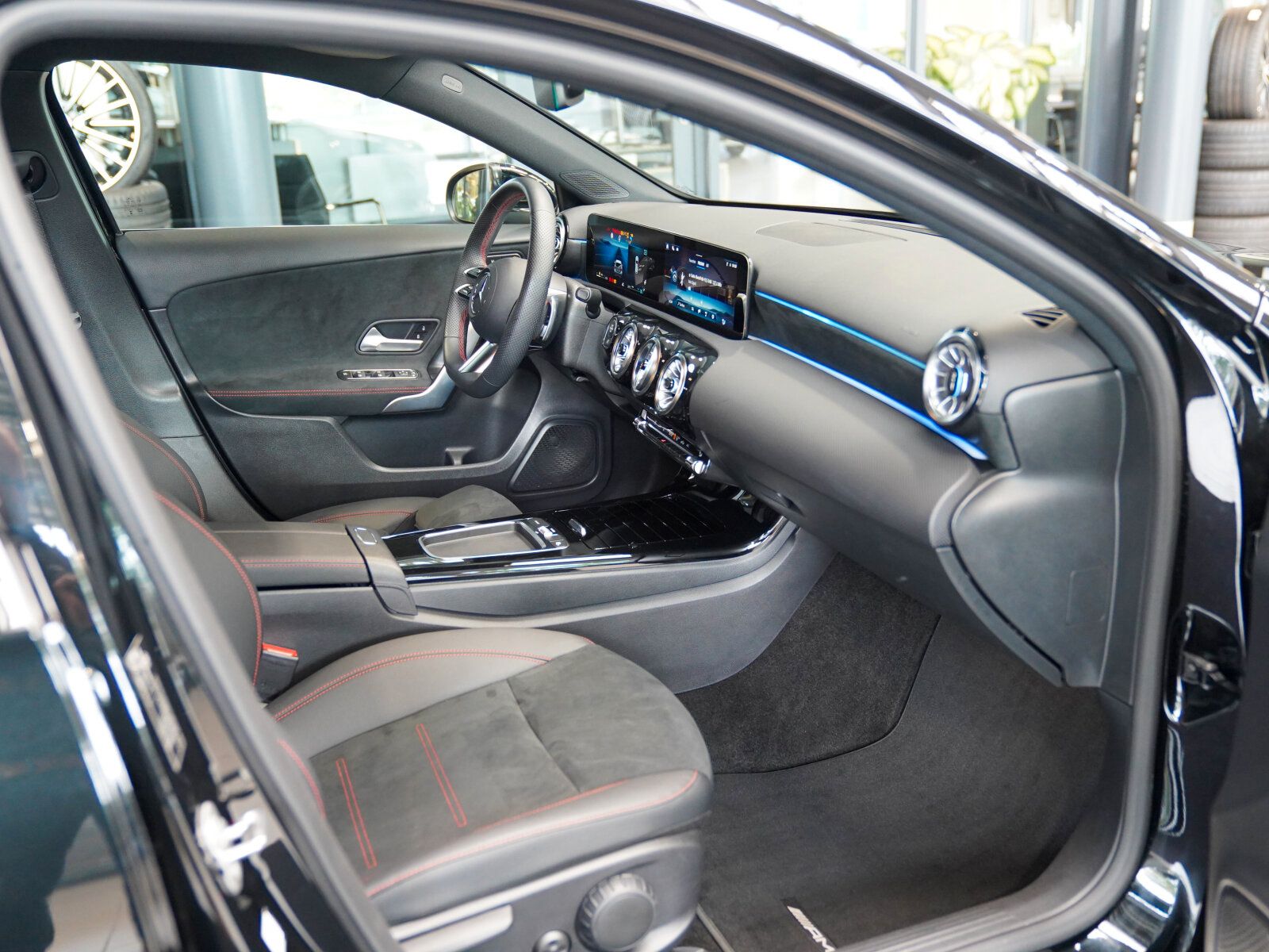Mercedes-Benz A 180 2025 г. Чёрный, пробег 22870 км