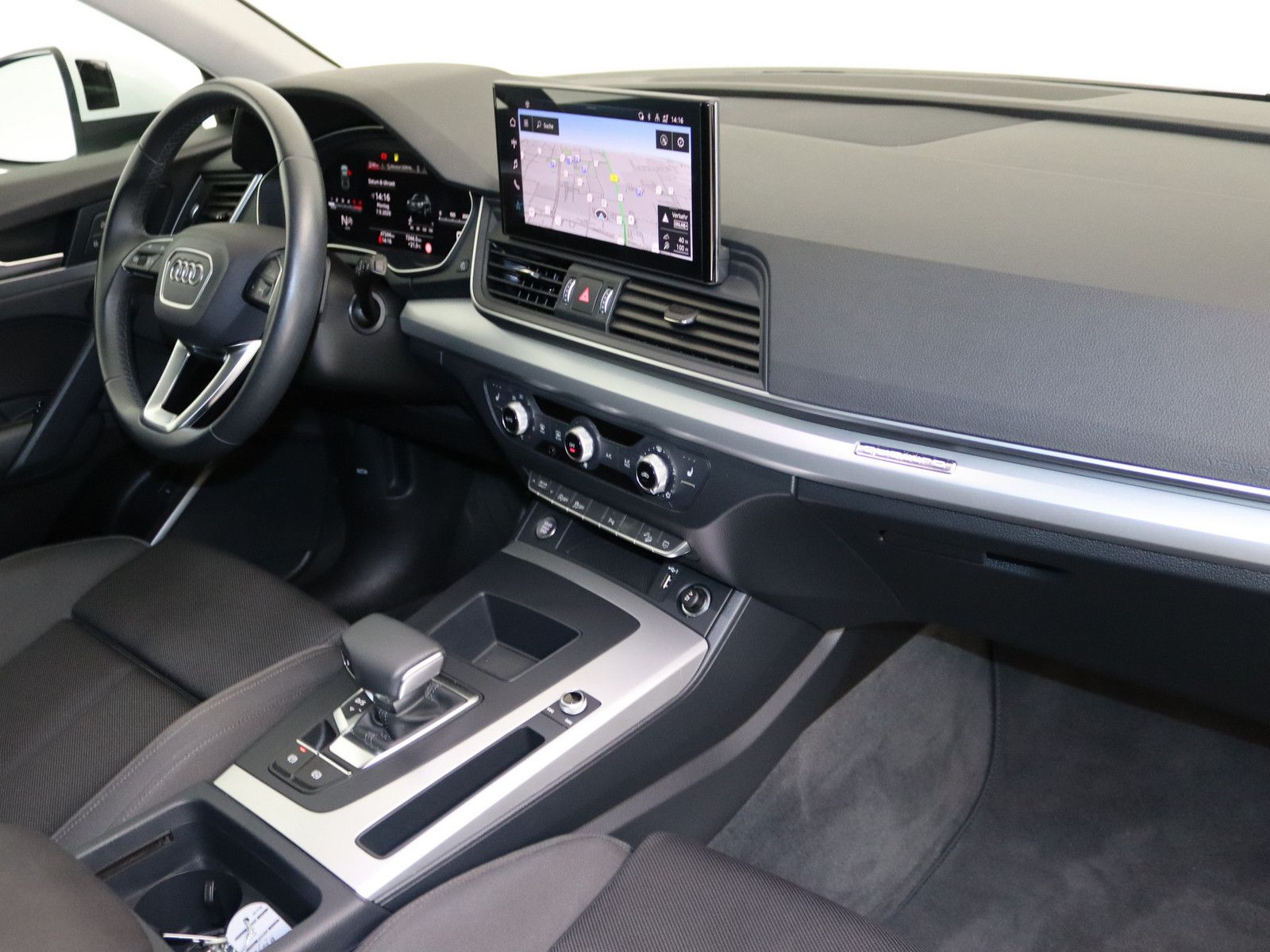 Audi Q5 2024 г. Белый, пробег 47231 км