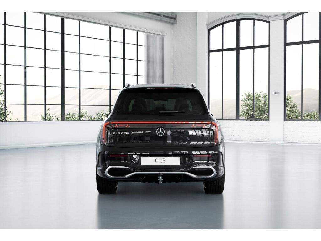 Mercedes-Benz GLB 220 2026 г. Чёрный, пробег 9500 км
