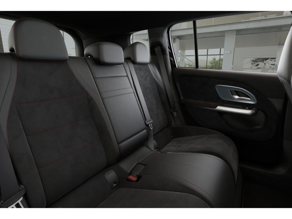 Mercedes-Benz GLB 220 2026 г. Чёрный, пробег 9500 км