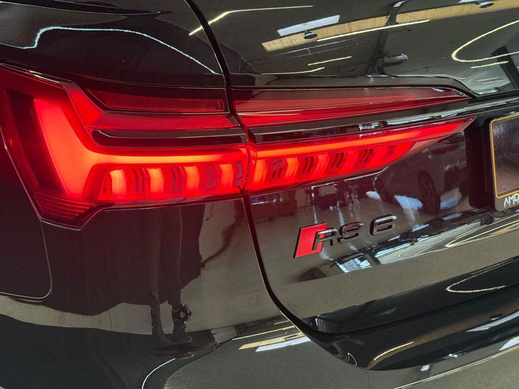 Audi RS6 2023 г. Чёрный, пробег 56300 км