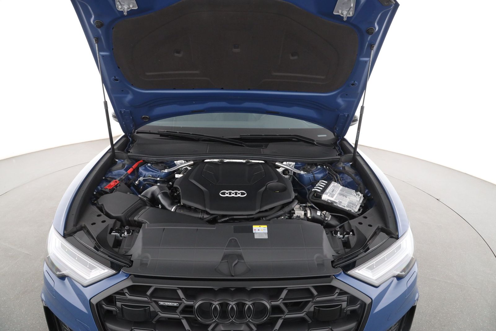 Audi A6 2025 г. Синий, пробег 9956 км