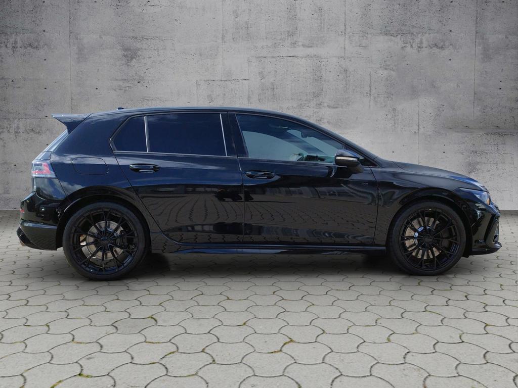Volkswagen Golf 2026 г. Чёрный, пробег 12500 км