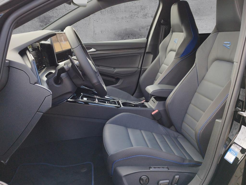 Volkswagen Golf 2026 г. Чёрный, пробег 12500 км