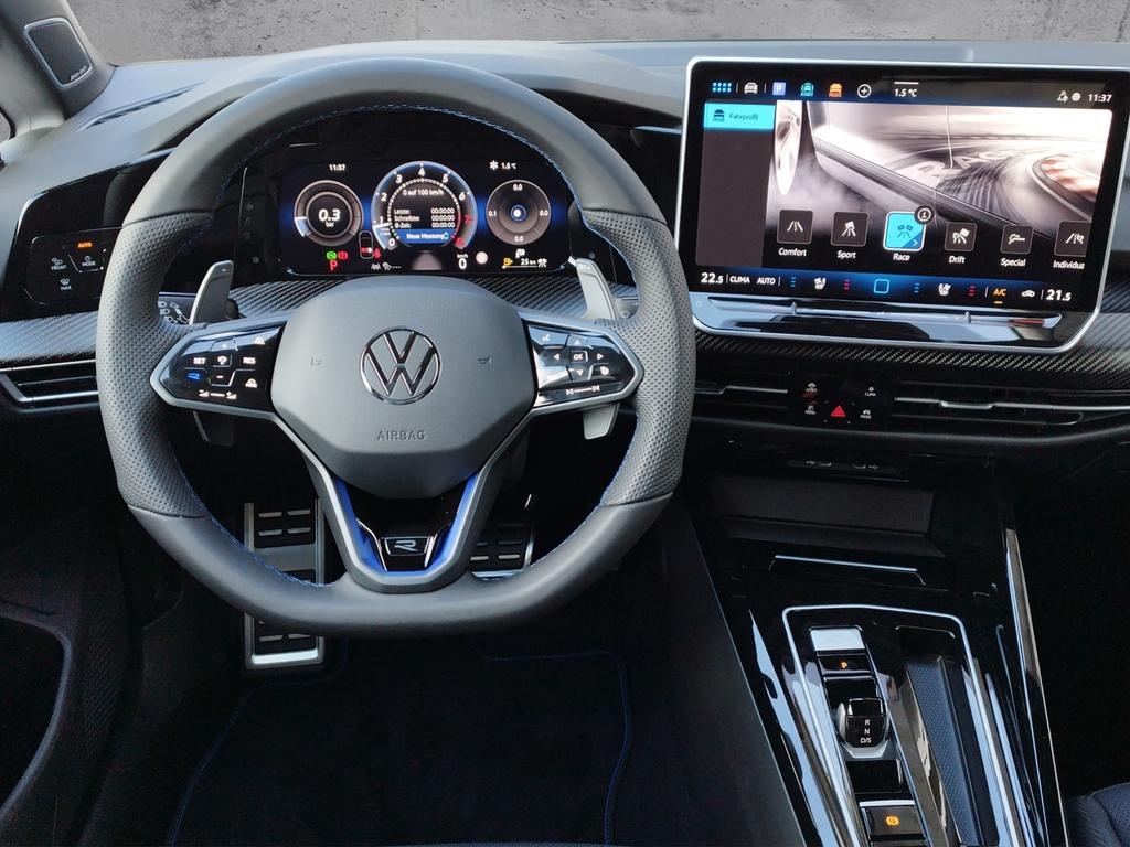 Volkswagen Golf 2026 г. Чёрный, пробег 12500 км