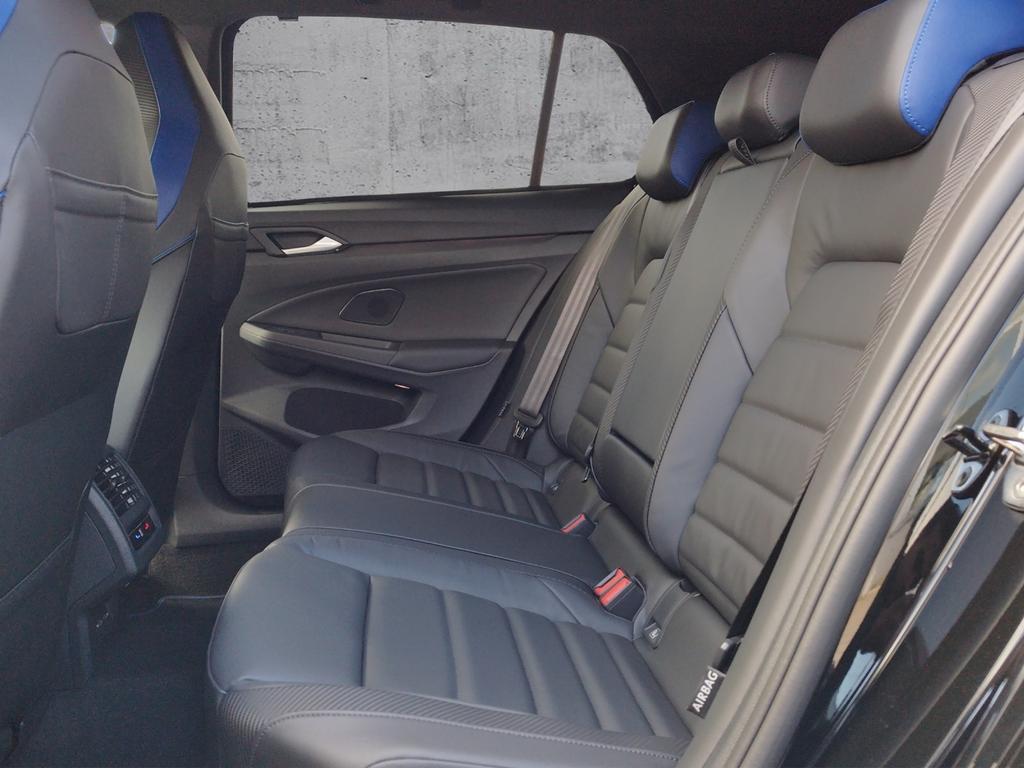Volkswagen Golf 2026 г. Чёрный, пробег 12500 км