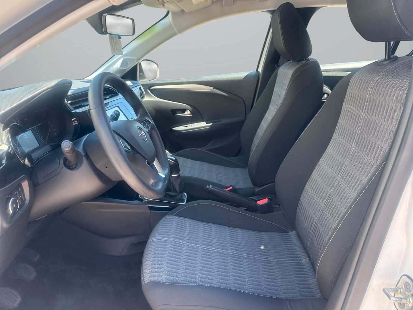Opel Corsa 2023 г. Белый, пробег 39654 км