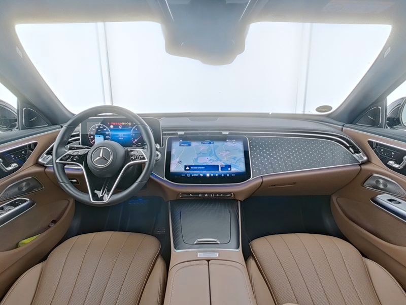 Mercedes-Benz E 220 2025 г. Чёрный, пробег 24594 км