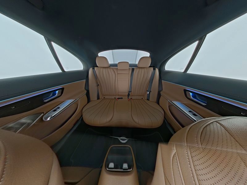 Mercedes-Benz E 220 2025 г. Чёрный, пробег 24594 км