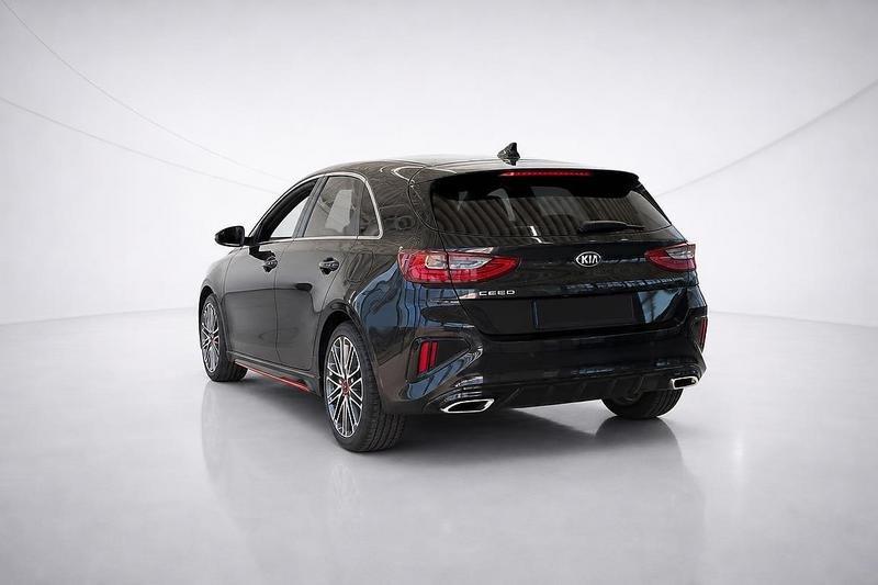 Kia CEE'D / CEED 2021 г. Чёрный, пробег 42800 км