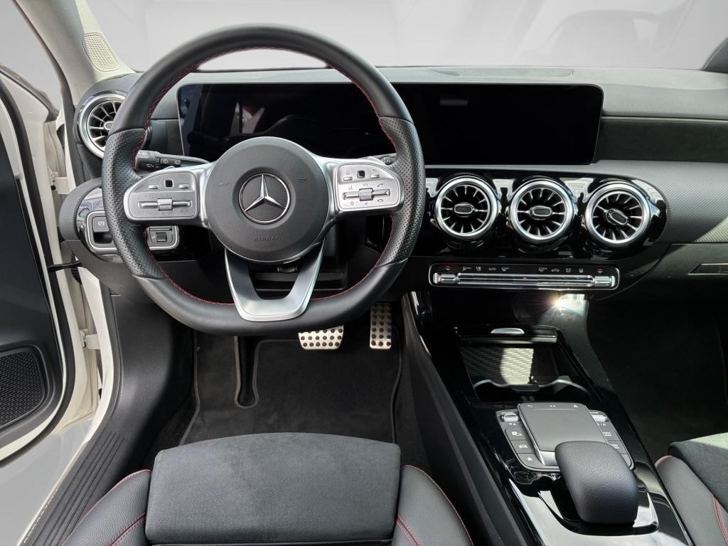 Mercedes-Benz A 250 2022 г. Белый, пробег 38234 км