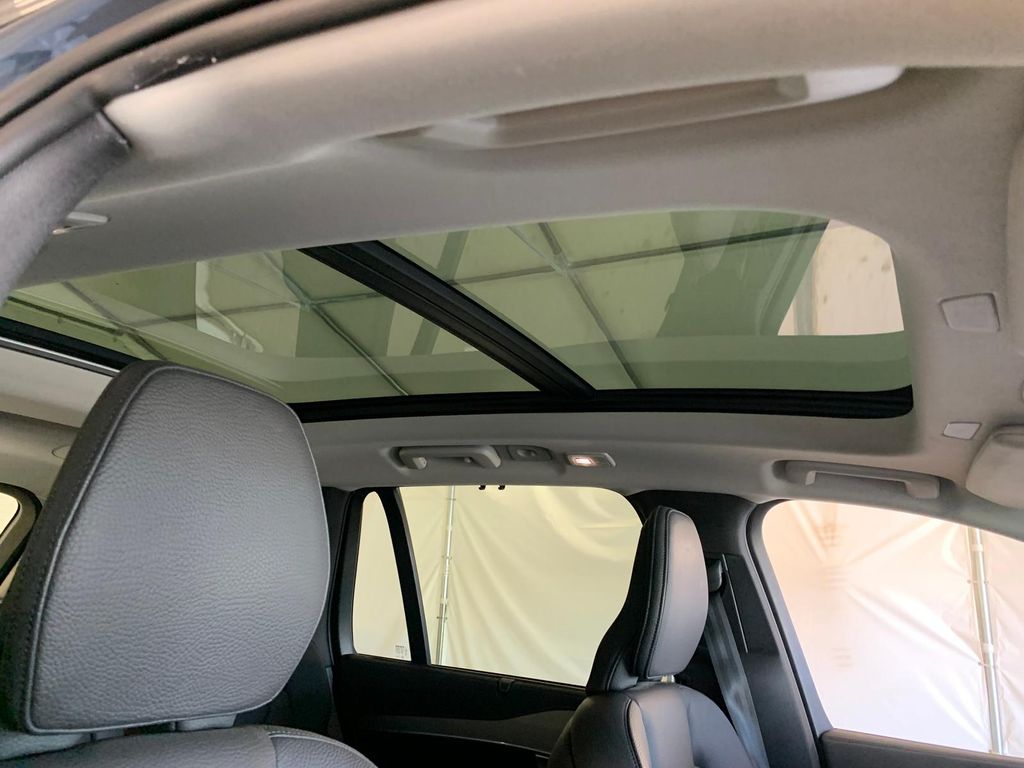 Volvo XC90 2024 г. Синий, пробег 49859 км