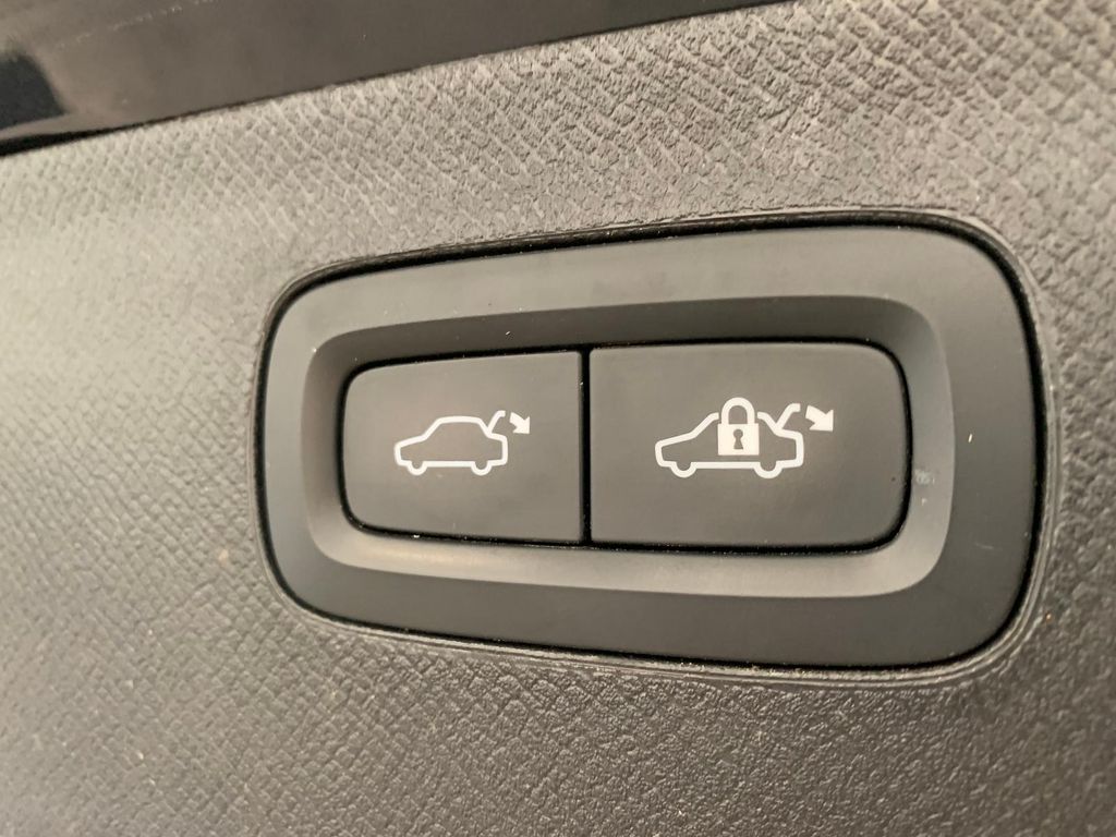 Volvo XC90 2024 г. Синий, пробег 49859 км