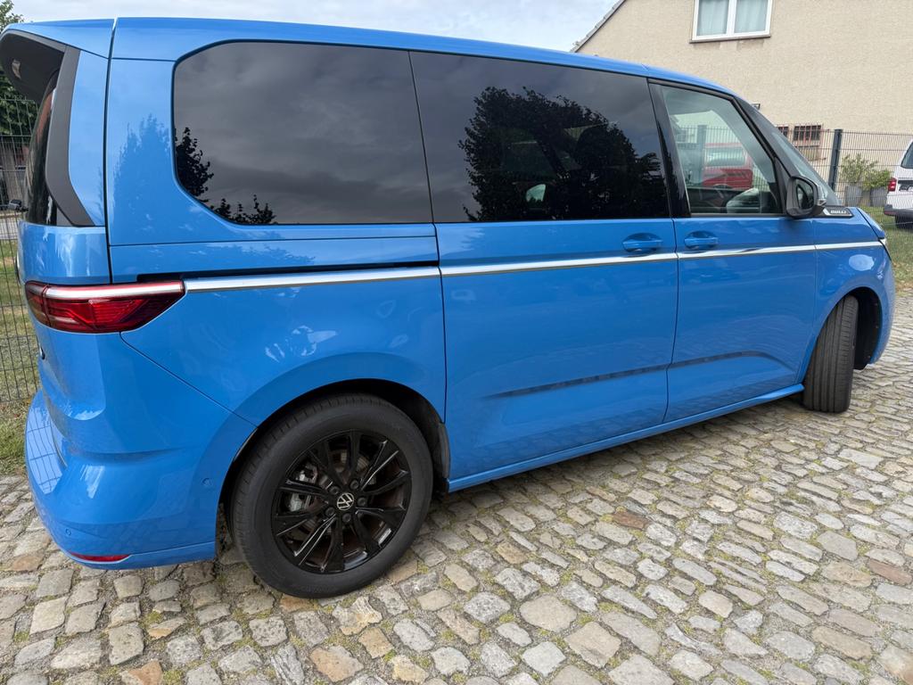 Volkswagen T7 MULTIVAN 2025 г. Синий, пробег 5800 км